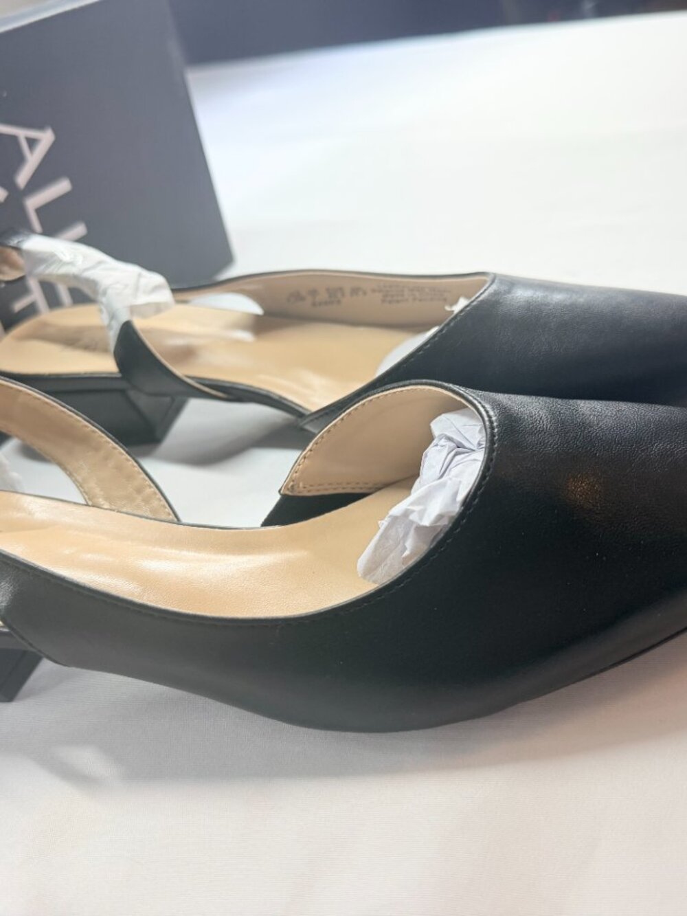 Naturalizer Banks Slingback Pumps Black Leather Pointed Toe Women's Size 8-9.5 - Picture 5 of 7